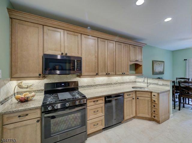 7 Old Orchard Ct, Clinton Town, NJ 08809