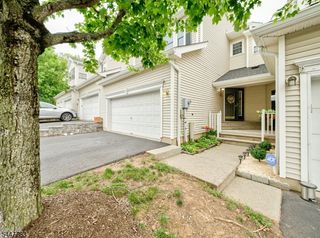 7 Old Orchard Ct, Clinton Town, NJ 08809