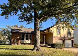 2922 SE Granger ST, Topeka, KS 66605