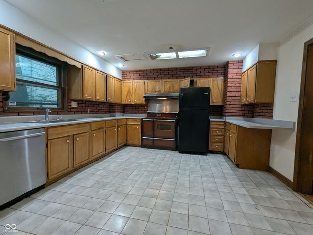 2402 E 16th Street, Indianapolis, IN 46201