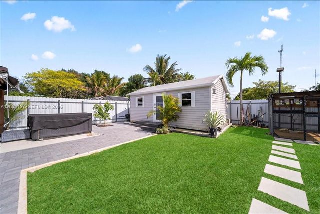 4824 SW 19th St, West Park, FL 33023