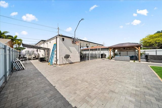 4824 SW 19th St, West Park, FL 33023