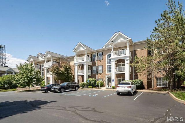 13101 Mill Crossing Court 300, Creve Coeur, MO 63141