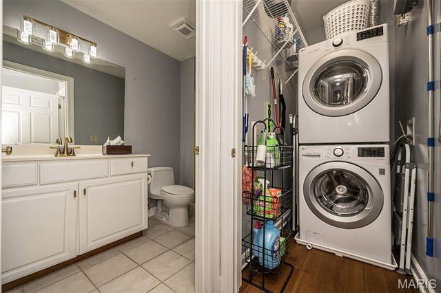 13101 Mill Crossing Court 300, Creve Coeur, MO 63141