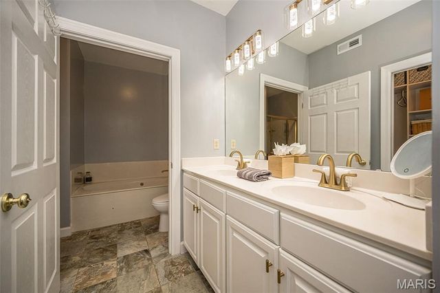 13101 Mill Crossing Court 300, Creve Coeur, MO 63141