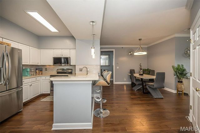 13101 Mill Crossing Court 300, Creve Coeur, MO 63141