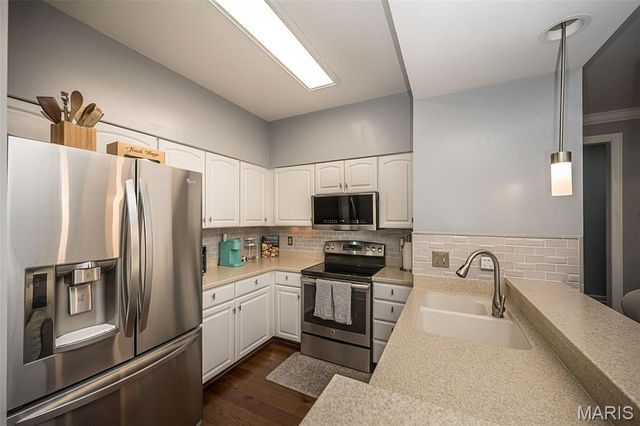 13101 Mill Crossing Court 300, Creve Coeur, MO 63141