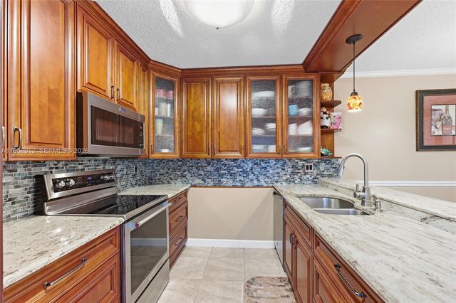 1172 SW 118th Ter, Davie, FL 33325