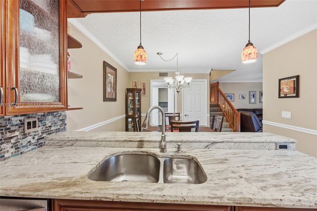 1172 SW 118th Ter, Davie, FL 33325