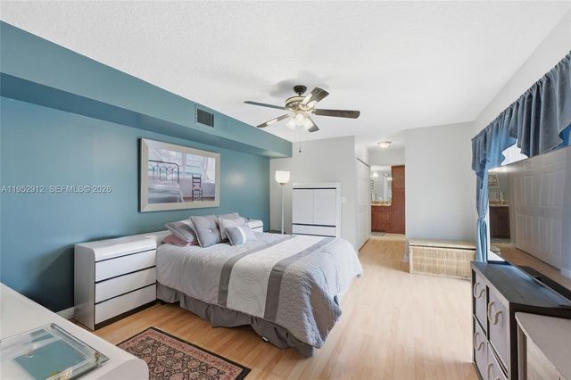 1172 SW 118th Ter, Davie, FL 33325