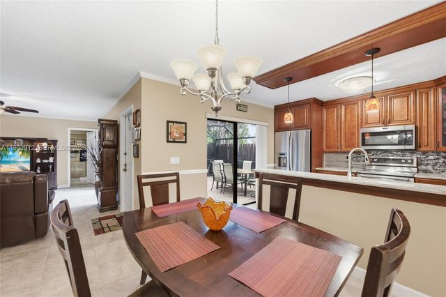 1172 SW 118th Ter, Davie, FL 33325