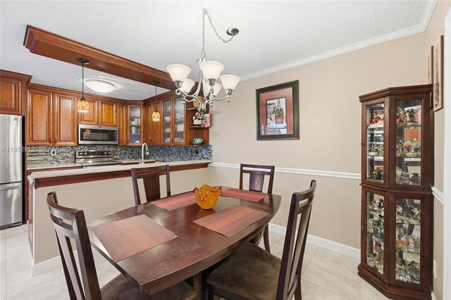 1172 SW 118th Ter, Davie, FL 33325