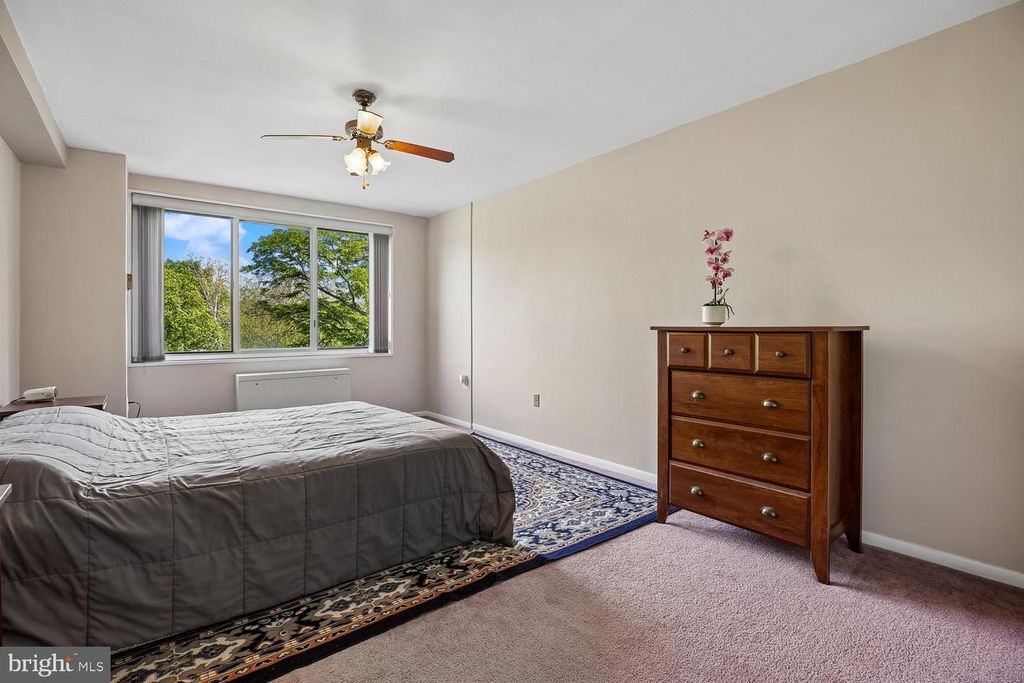 Image 13 of property listing at 10201 GROSVENOR PL #414, Rockville, MD 20852