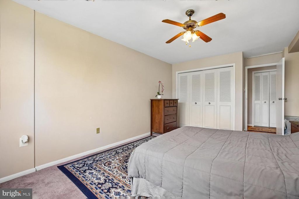 Image 15 of property listing at 10201 GROSVENOR PL #414, Rockville, MD 20852