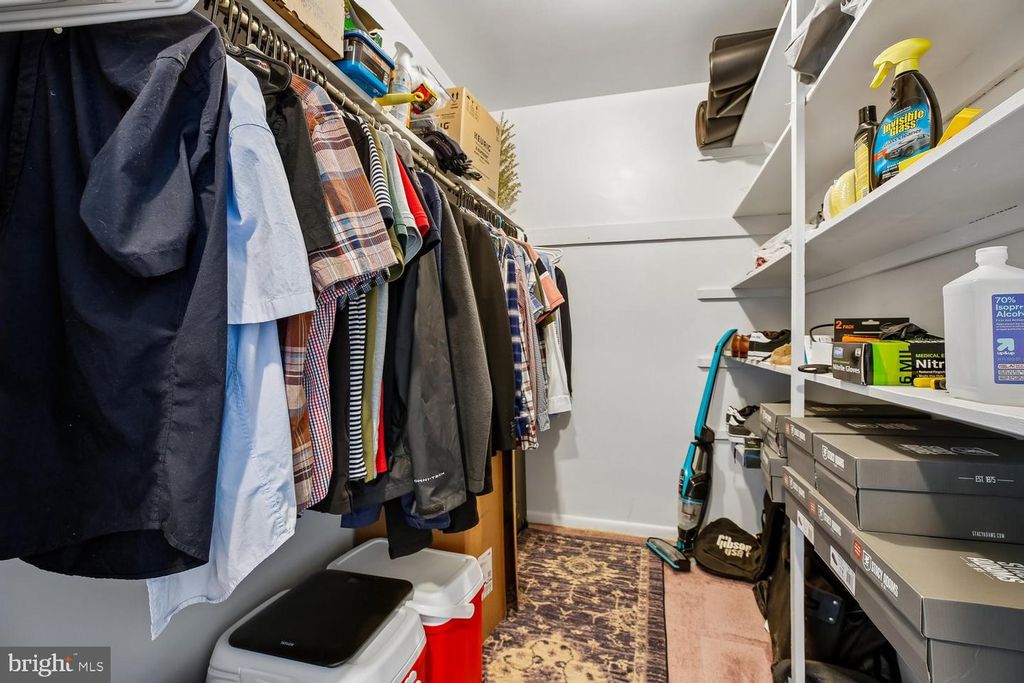 Image 16 of property listing at 10201 GROSVENOR PL #414, Rockville, MD 20852
