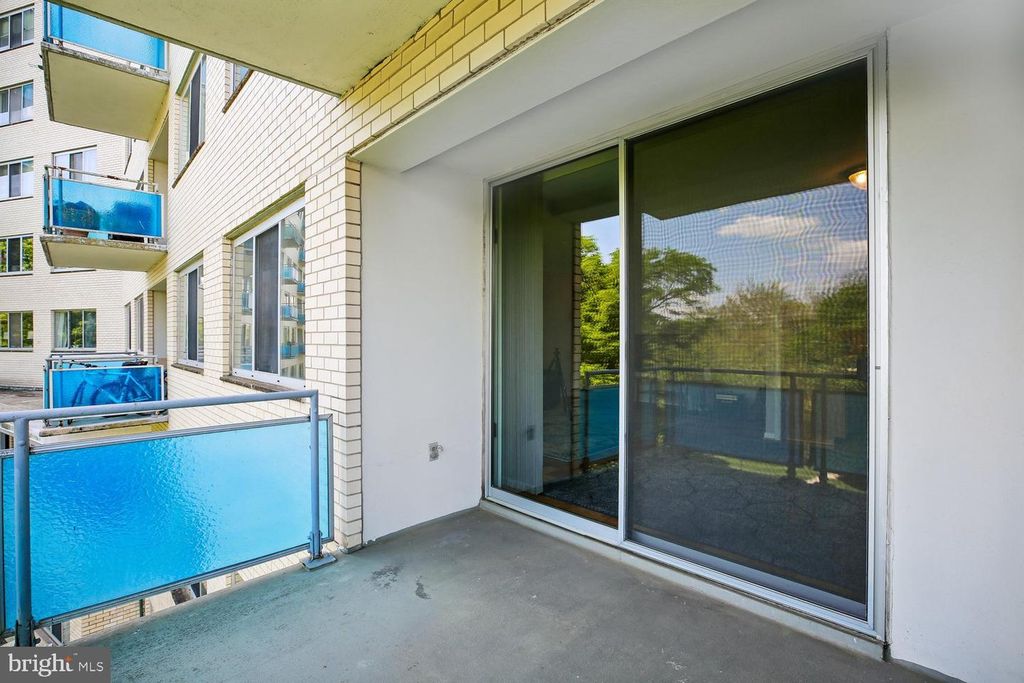 Image 18 of property listing at 10201 GROSVENOR PL #414, Rockville, MD 20852