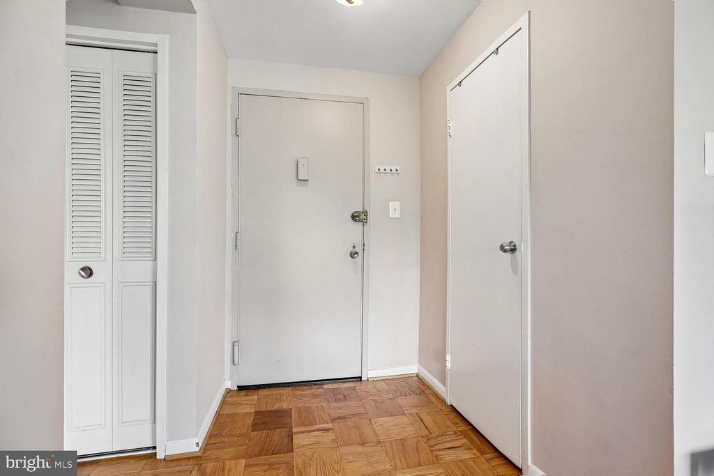Image 2 of property listing at 10201 GROSVENOR PL #414, Rockville, MD 20852
