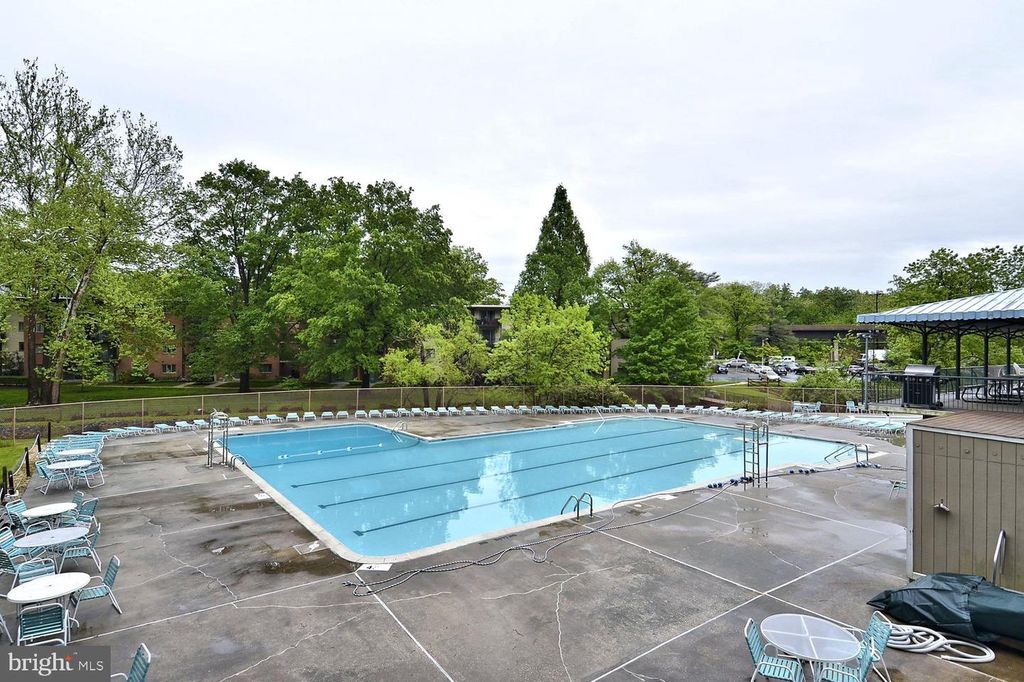 Image 20 of property listing at 10201 GROSVENOR PL #414, Rockville, MD 20852