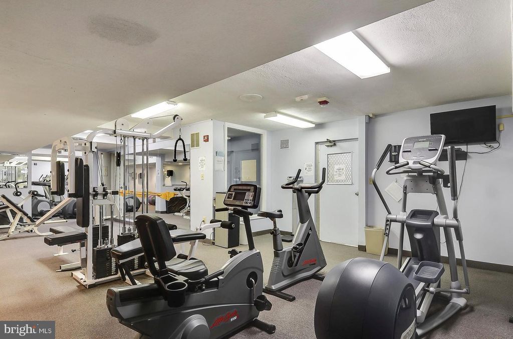 Image 21 of property listing at 10201 GROSVENOR PL #414, Rockville, MD 20852