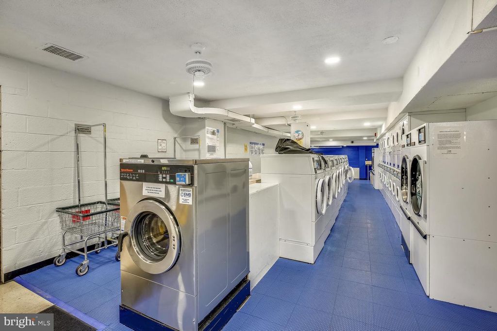 Image 24 of property listing at 10201 GROSVENOR PL #414, Rockville, MD 20852
