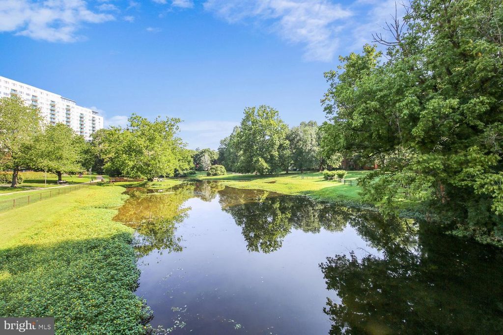 Image 27 of property listing at 10201 GROSVENOR PL #414, Rockville, MD 20852