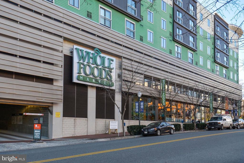 Image 33 of property listing at 10201 GROSVENOR PL #414, Rockville, MD 20852