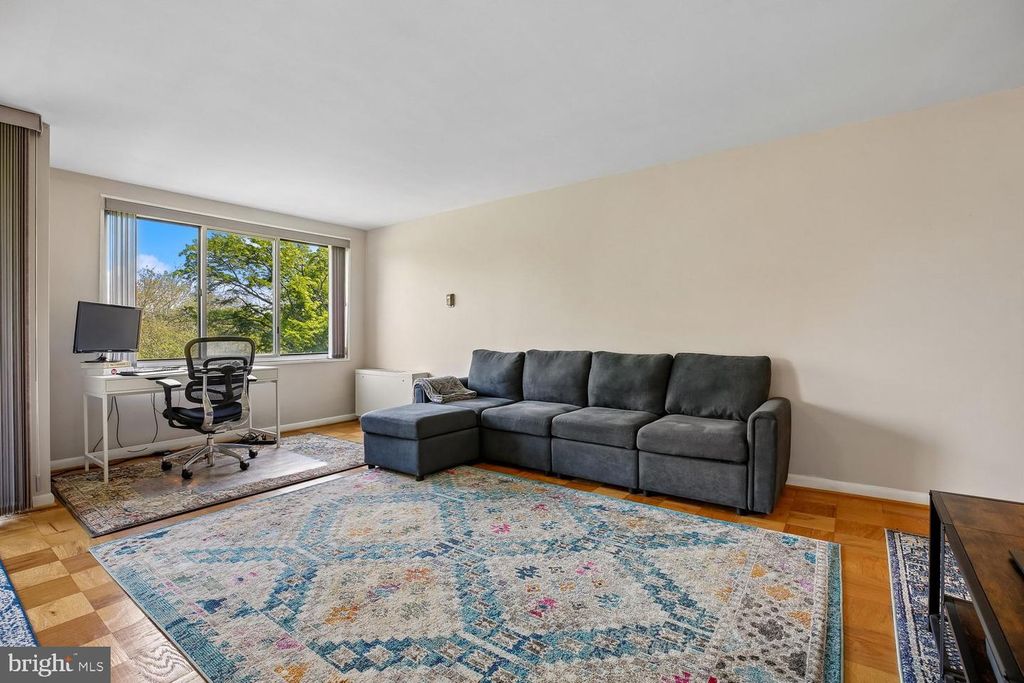 Image 7 of property listing at 10201 GROSVENOR PL #414, Rockville, MD 20852