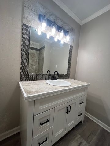 1010 Avenue K, Brownwood, TX 76801