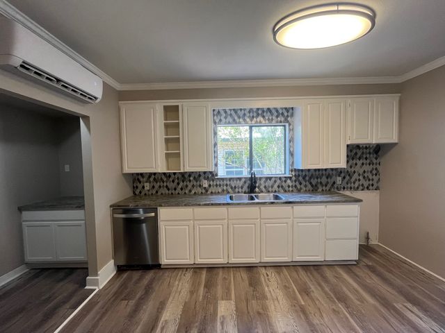 1010 Avenue K, Brownwood, TX 76801