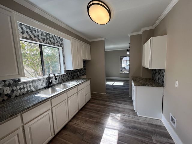 1010 Avenue K, Brownwood, TX 76801