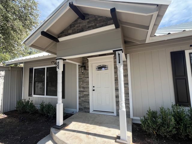 1010 Avenue K, Brownwood, TX 76801