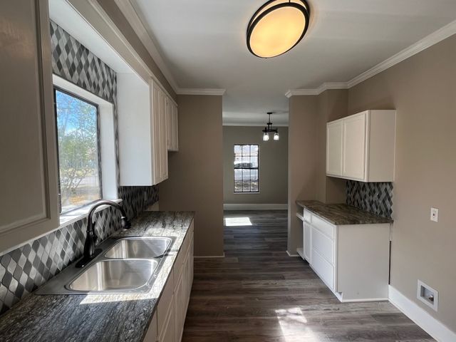 1010 Avenue K, Brownwood, TX 76801