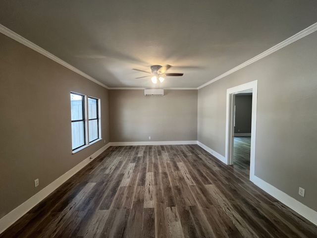 1010 Avenue K, Brownwood, TX 76801