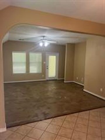 129 Clear Water Street W, Montgomery, TX 77356