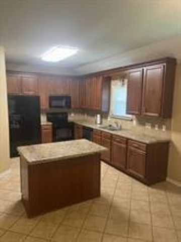 129 Clear Water Street W, Montgomery, TX 77356