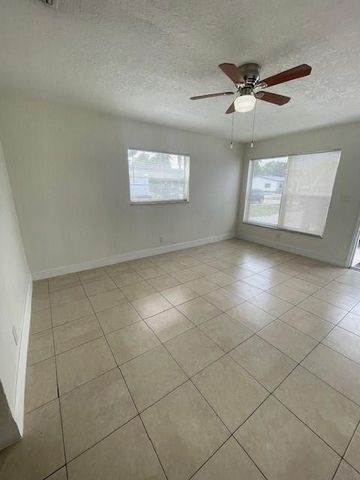 121 NW 7TH Court, Deerfield Beach, FL 33441