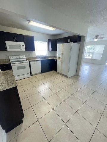 121 NW 7TH Court, Deerfield Beach, FL 33441