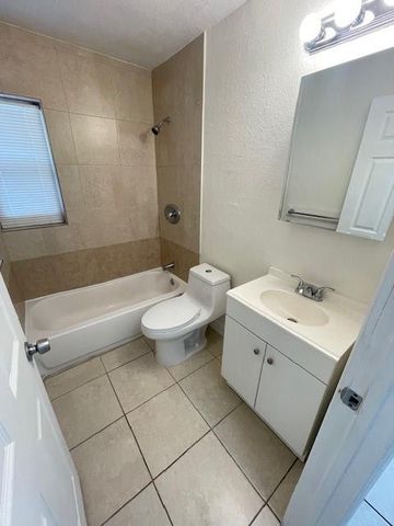 121 NW 7TH Court, Deerfield Beach, FL 33441
