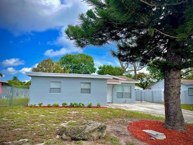 121 NW 7TH Court, Deerfield Beach, FL 33441