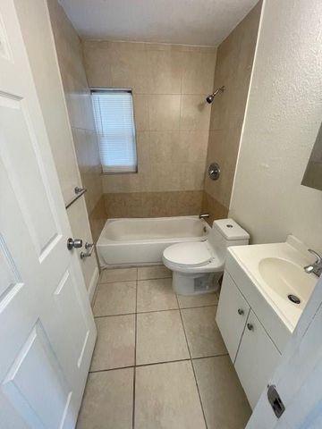 121 NW 7TH Court, Deerfield Beach, FL 33441