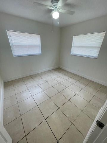 121 NW 7TH Court, Deerfield Beach, FL 33441