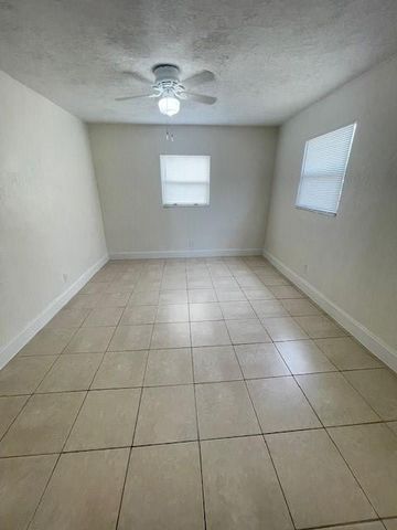 121 NW 7TH Court, Deerfield Beach, FL 33441