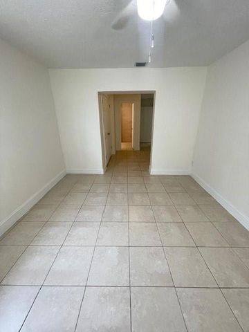 121 NW 7TH Court, Deerfield Beach, FL 33441