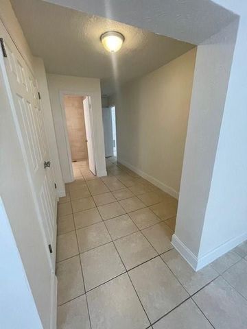 121 NW 7TH Court, Deerfield Beach, FL 33441