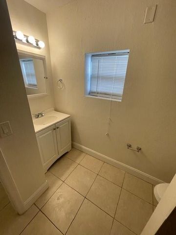 121 NW 7TH Court, Deerfield Beach, FL 33441