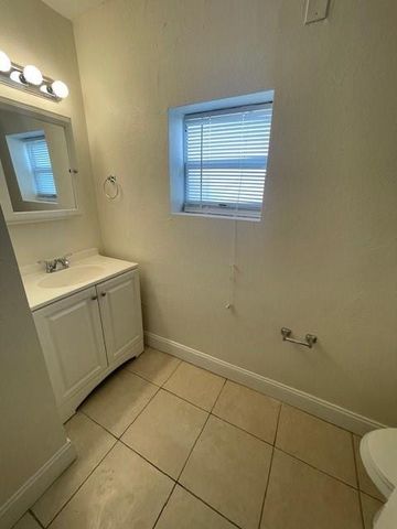 121 NW 7TH Court, Deerfield Beach, FL 33441
