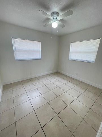 121 NW 7TH Court, Deerfield Beach, FL 33441