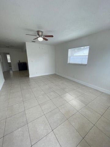 121 NW 7TH Court, Deerfield Beach, FL 33441