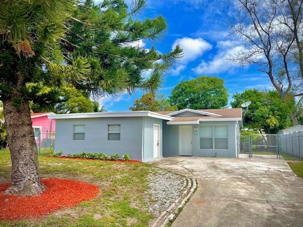121 NW 7TH Court, Deerfield Beach, FL 33441