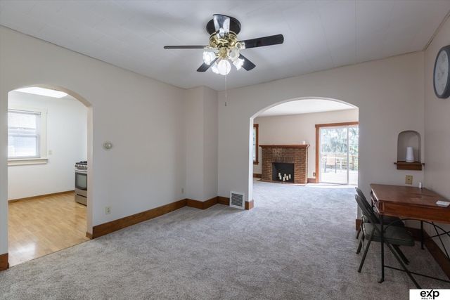 2104 F Street, Omaha, NE 68107